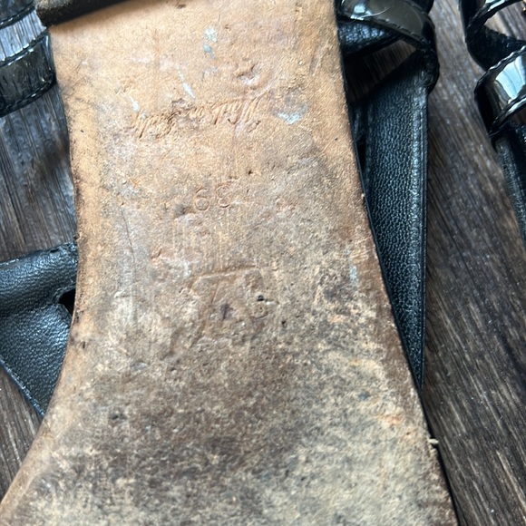 Louis Vuitton Revival Patent Leather LV Logo Sandals Flats 39 9 8.5 - Picture 6 of 10